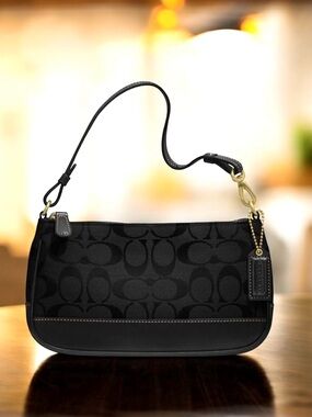 🆕 Coach Vintage Signature Demi Shoulder Bag Black